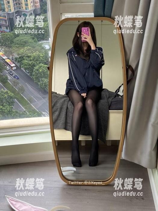 眼酱大魔王w的网袜cos，来两耳光吧！