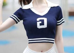 秀人网 - FoxYini孟狐狸水手服新图集，更新里藏着一丝丝小暧昧，你发现了吗？