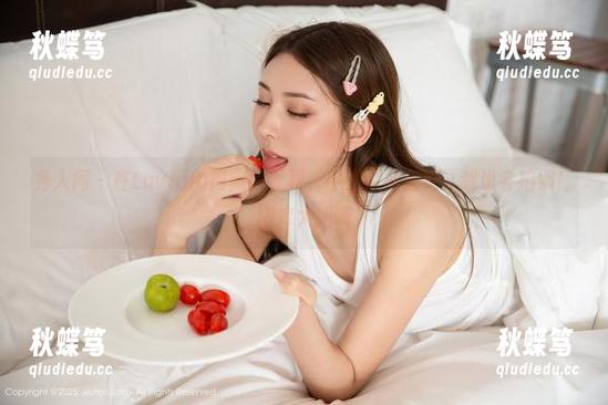 秀人网 - 在Lavinia肉肉的世界，牛奶像是在说：我也会拍照！图库大揭晓