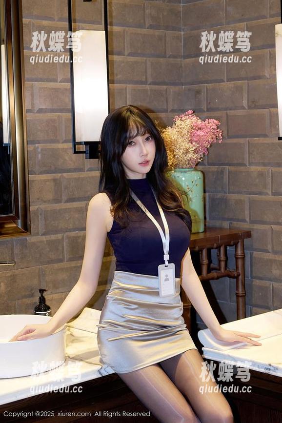 秀人网 - 儿Olivia童安琪的美腿，有种特立独行的酷，刚好照进我们的图库里