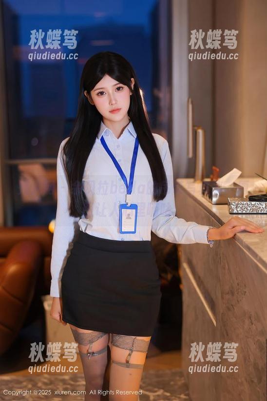 秀人网 - 余贝拉bella的吊带写真集，原图让人心里嘀咕。