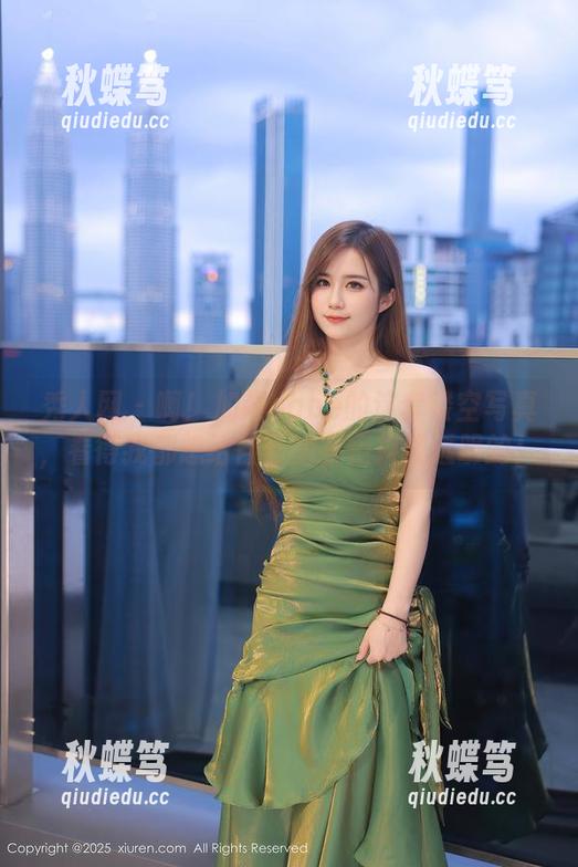 秀人网-加朵babe 秀人网 - 啊!加朵babe的这套镂空写真,看得我都想给自己的衣柜换成透明的!