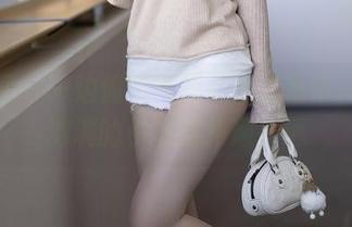 秀人网 - 一边偷瞄南初妹妹的吊带，福利满满的小心脏扑通扑通