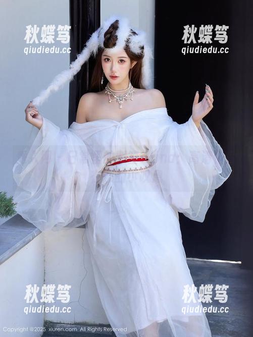 秀人网 - 日常里的双笙Alina：高清但没在意的小叹息