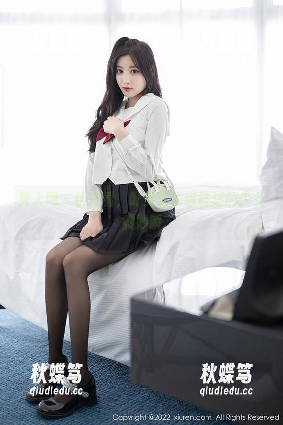 秀人网 - 认真看，叶梦轩为你讲述的少女微妙瞬