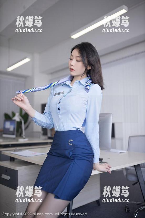 秀人网 - 照片里的海风拂面，娜娜baby却让海鸥都想低头找个沙发休息。