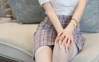 秀人网 - 私房里见真章：汐汐爱吃草莓与她的牛仔裤形象再定义