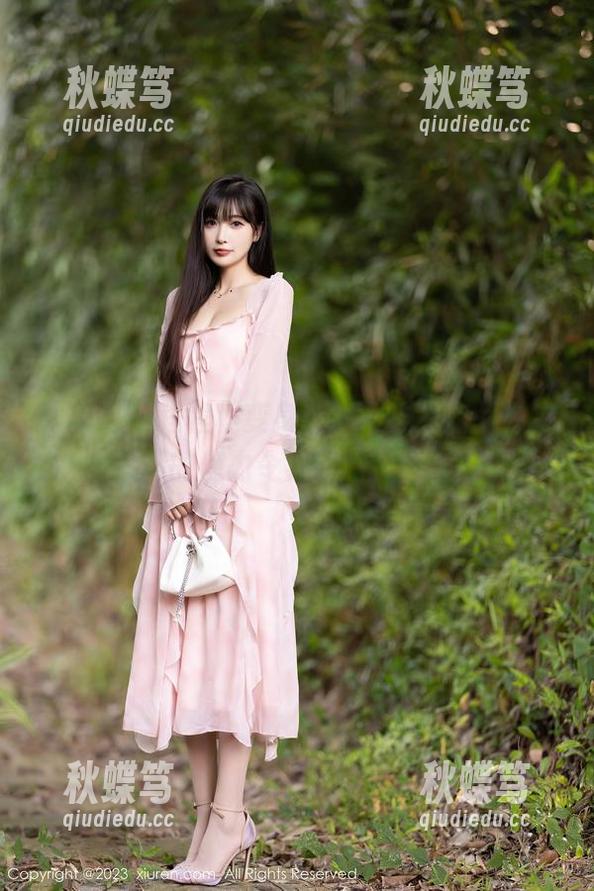 秀人网 - 程程程变身白裙女神，作品中定制的魔力令人心驰神往。