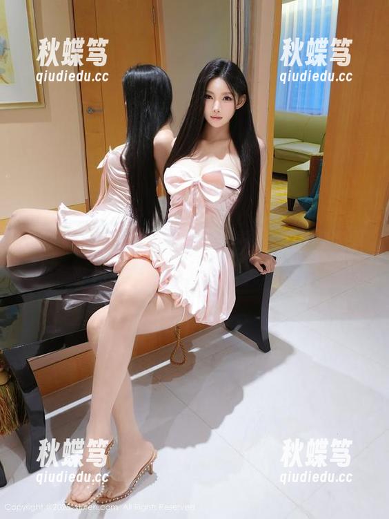 秀人网 - 福利和美图，艾希儿的吊带造型再次验证了我的审美观。