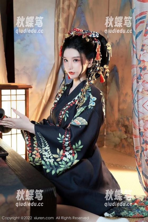 秀人网 - 言沫奶牛写真破解，新版“田间小憩”，感觉掉入了某种次元
