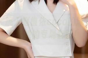 秀人网 - 跳入赵惟依coco的泳池：一键下载她的专属套图！