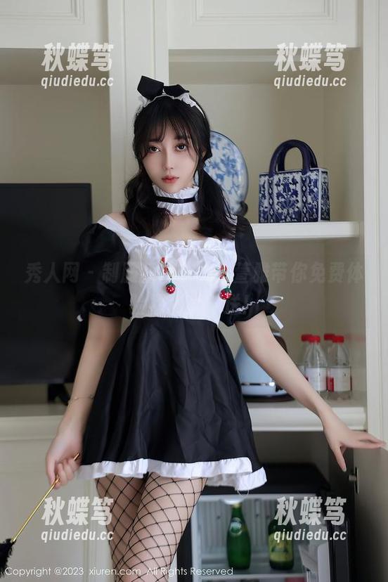 秀人网 - 制服狂欢节，陆萱雅带你免费体验福利大放送！