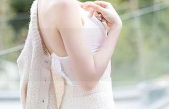 秀人网 - 雨瞳Yoyo与她的裸足写真：一场无声的足部派对！