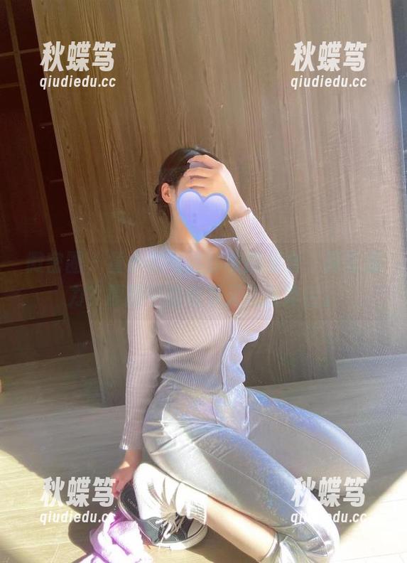 微密圈 - 童小芯与连体衣的组合，真有魔力？原图中的细节又让我咋舌。