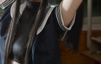 看纸悦Etsu_ko黑色图片时，我脑海里出现了无数个黑色的念头