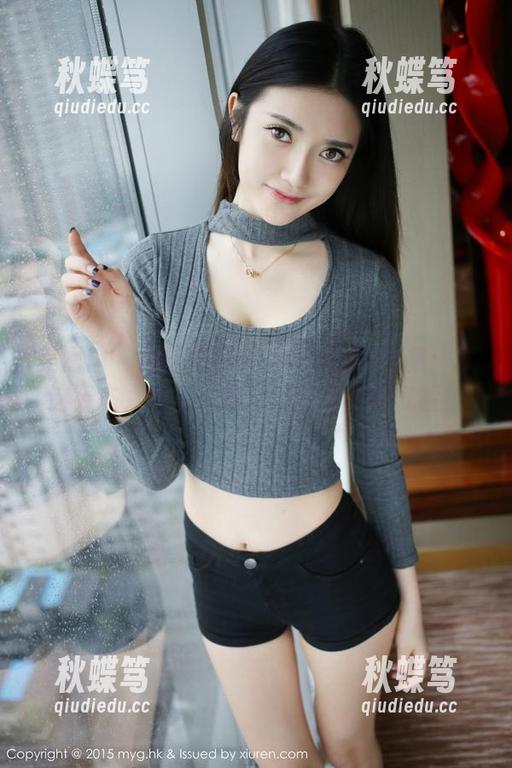 美媛馆 - 精选李雪婷Anna教室图集：就这姿态，得小心教室门口的小煤气罐！