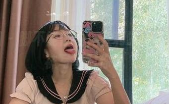 微密圈 - 脚不能任性，胜利的小生活的棉袜写真对你说