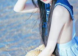 原图中的落落Raku与旗袍，图片上演了一场色彩游戏！