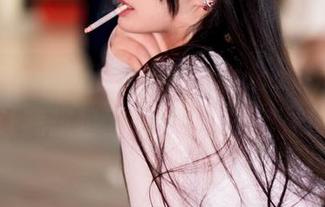 落落Raku新作：化身灰丝cos，这美图让我想起了家里的高端丝袜！
