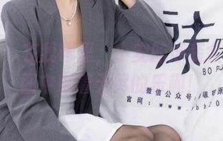 袜啵啵 - 在我眼里，小安的泳装全套，原图中藏着无尽的乐趣！