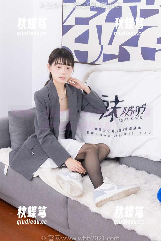 袜啵啵 - 在我眼里，小安的泳装全套，原图中藏着无尽的乐趣！