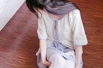 在线西尔酱出的青草水手服写真，大家信不信，哪天我也试试看火箭跳水？
