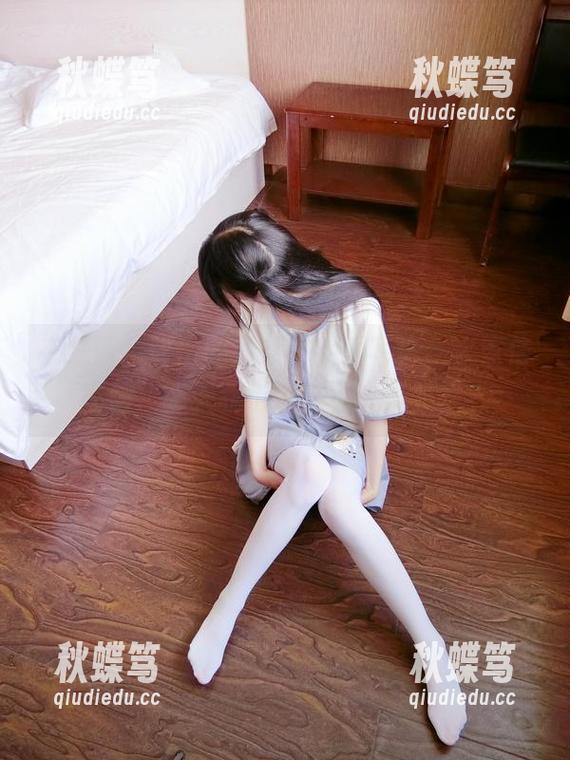 在线西尔酱出的青草水手服写真，大家信不信，哪天我也试试看火箭跳水？