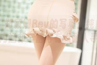 语画界 - 郑颖姗Bev的写真：纯白是基础，但内涵却丰富得有点耐人寻味！