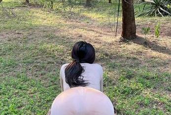 微密圈 - 再看这原图，迷人的五姨太的蕾丝跟弦外之音似的，暧昧得刚刚好。