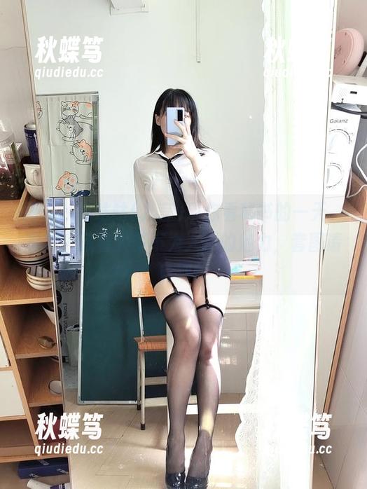 阿九从不咕咕(九言)带你看秘书的一天，写真里藏着太多不为人知的魅力，套图请自取！