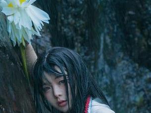 看完阿寨寨的女友写真图集，原来她也有奇怪的一面。