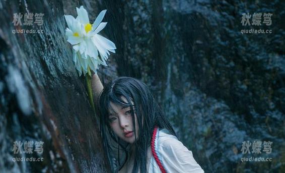 看完阿寨寨的女友写真图集，原来她也有奇怪的一面。