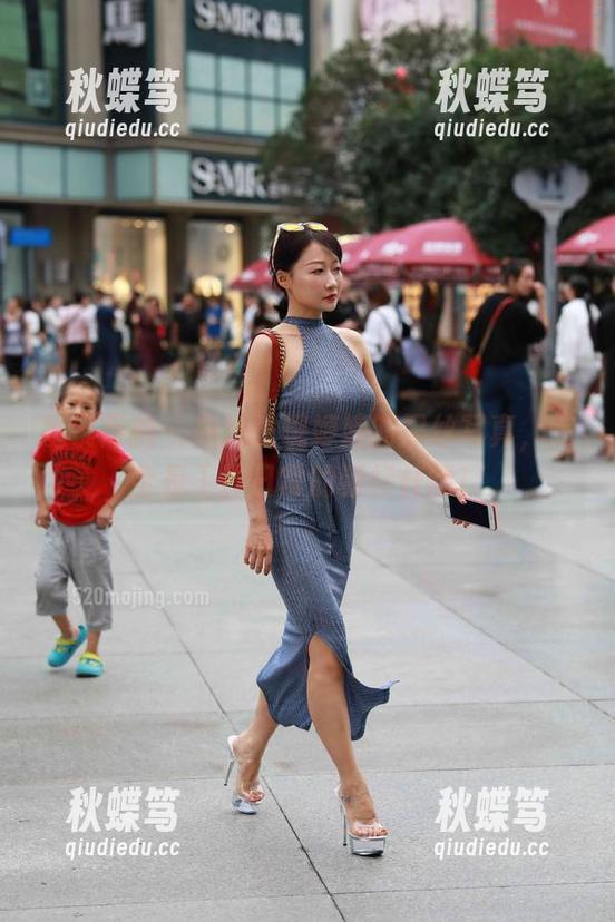 魔镜街拍 - 最近发现婷婷的黑丝写真，完全是工作日常的新标杆啊！