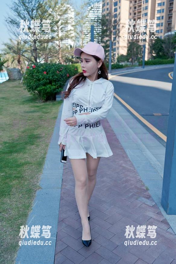 魔镜街拍的绿色包臀短裙长腿美女，全集上线，原图找到了为什么都想多看几眼。